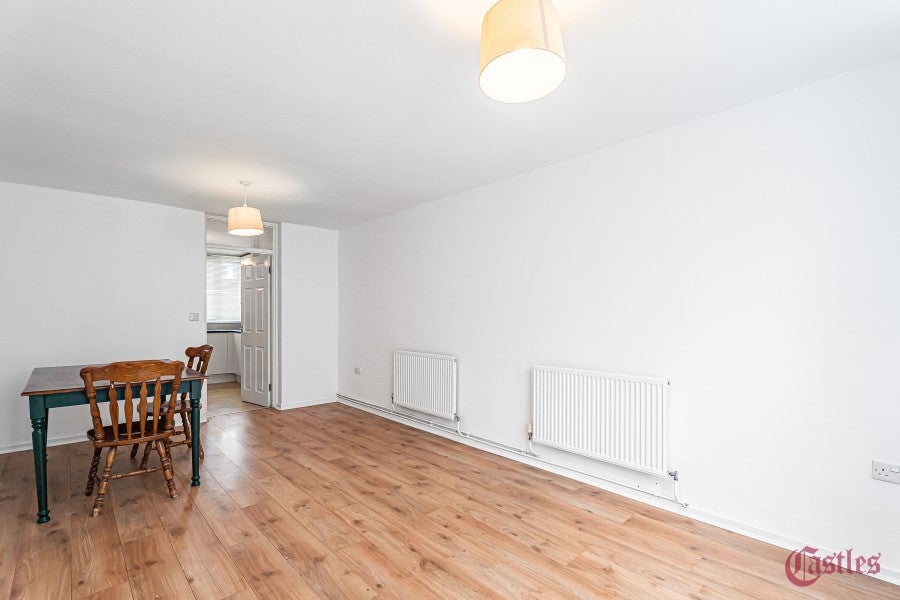 Flat De Beauvoir Crescent in Greater London