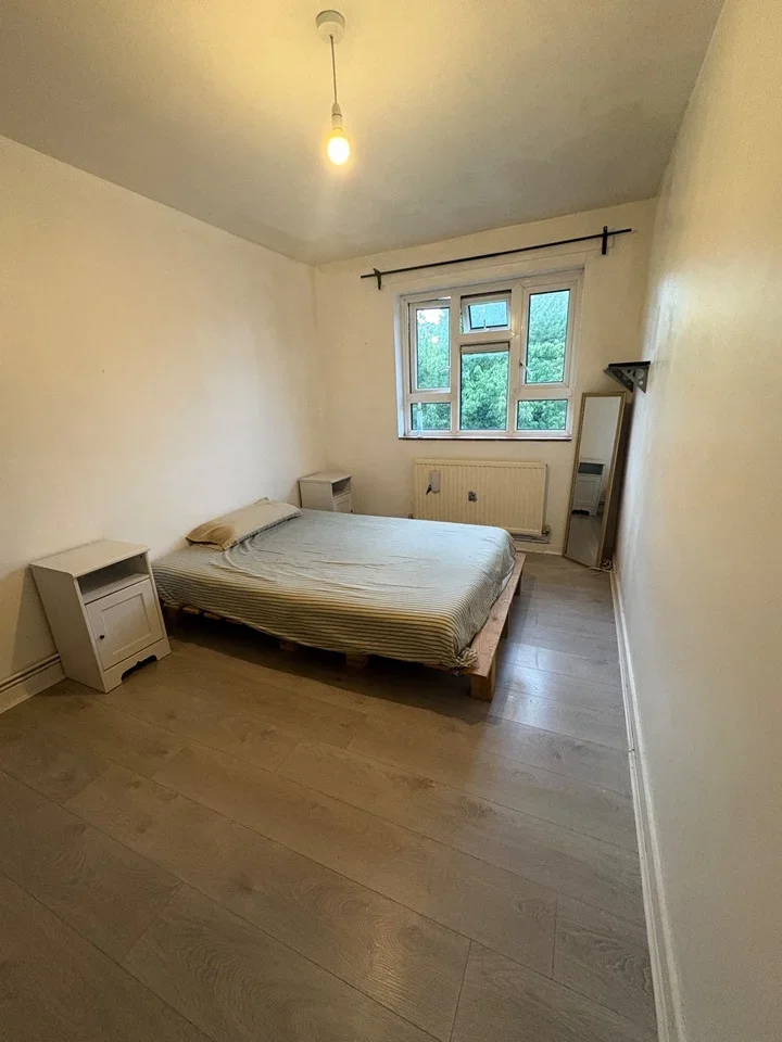 Room Hamilton Road in Greater London