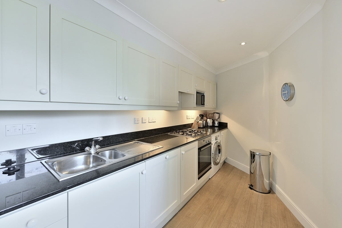 Flat Creechurch Lane in City of London