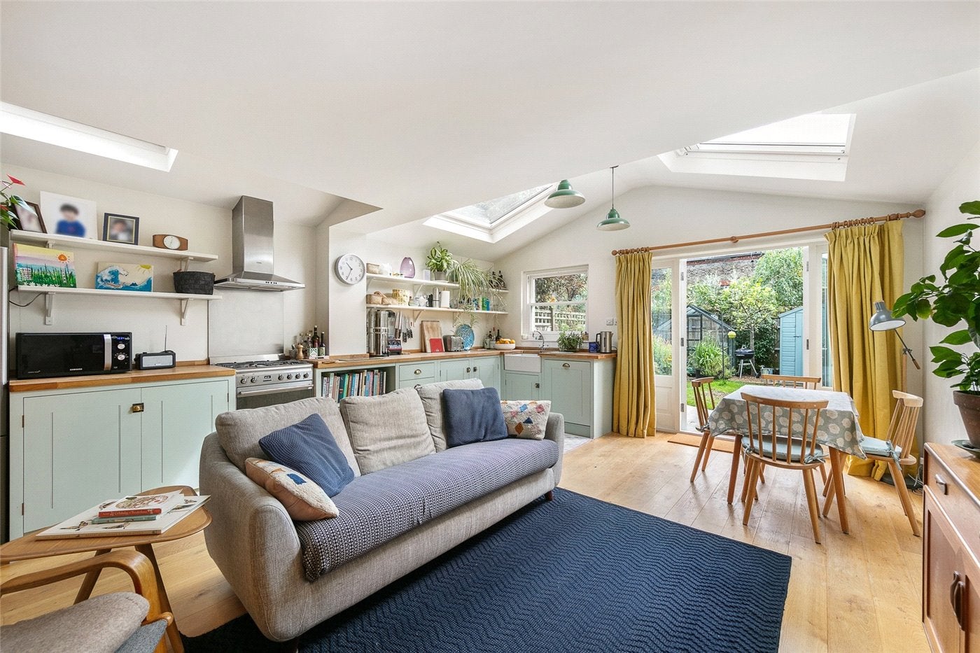 Flat Mexfield Road in Greater London