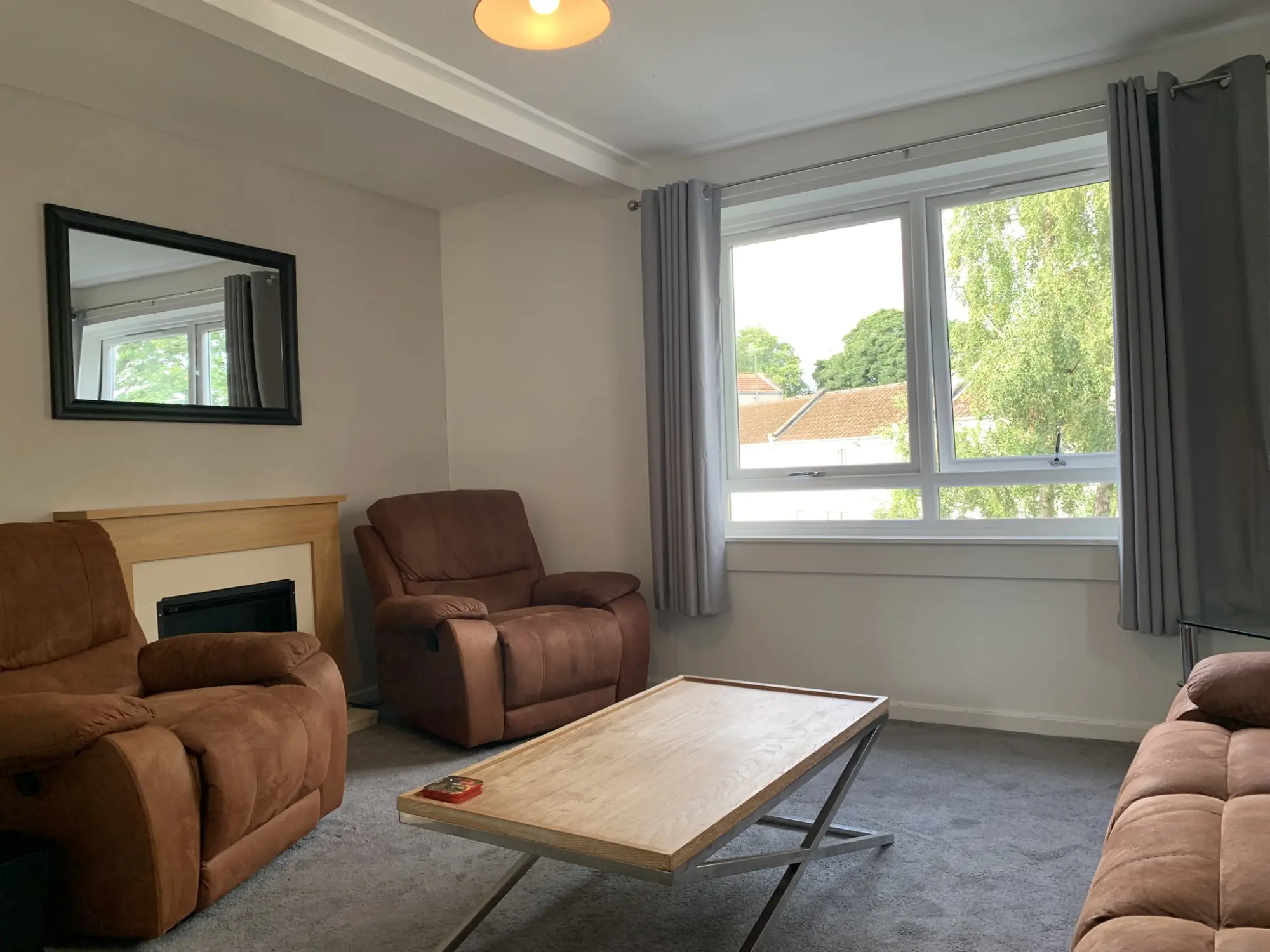 Flat Dunsmuir Court in City of Edinburgh