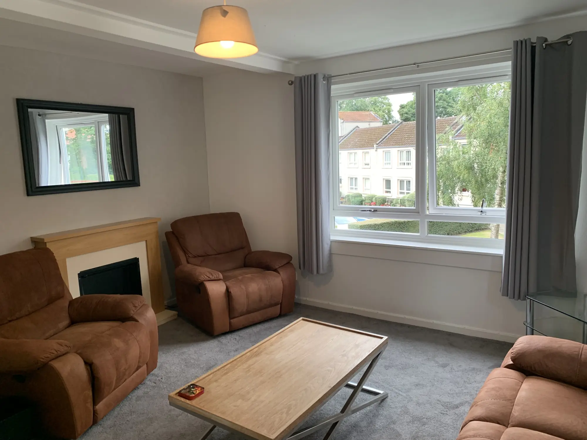 Flat Dunsmuir Court in City of Edinburgh