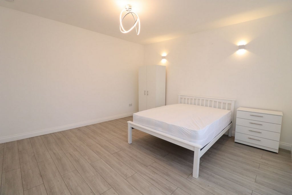 Room Globe Road in Greater London