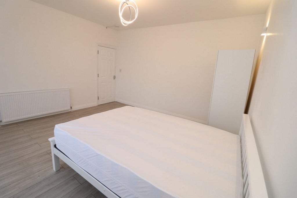 Room Globe Road in Greater London