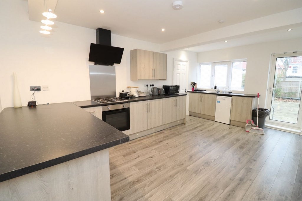 Room Globe Road in Greater London