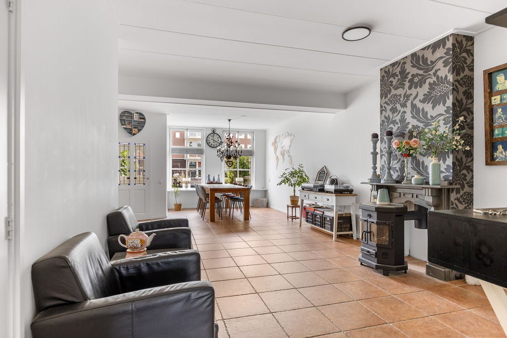 Tussenwoning te koop: Geeuwkade 48, Sneek