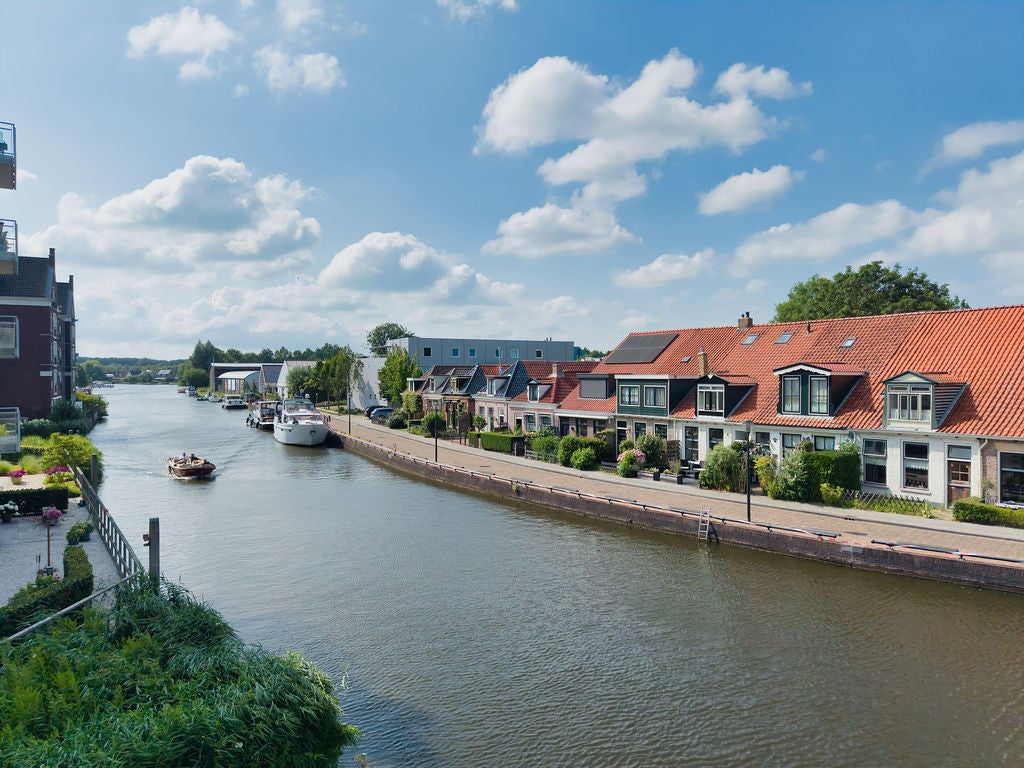 Tussenwoning te koop: Geeuwkade 48, Sneek