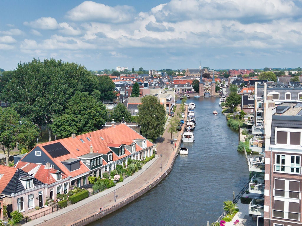 Tussenwoning te koop: Geeuwkade 48, Sneek