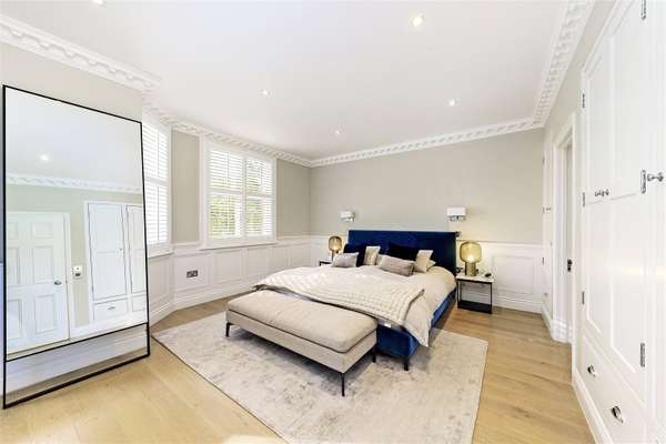 House Musgrave Crescent in Greater London