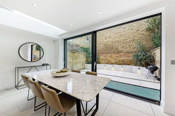 House Musgrave Crescent in Greater London