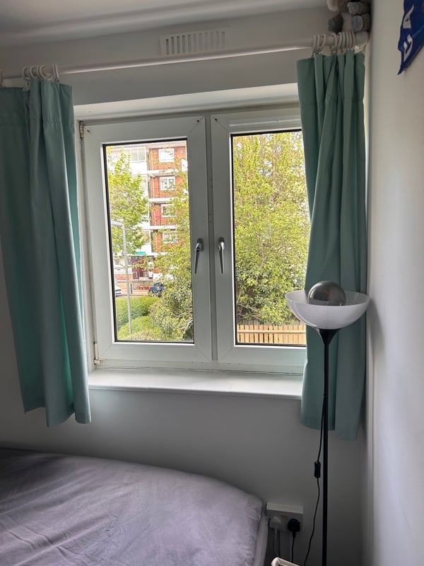 Room Deeley Road in Greater London