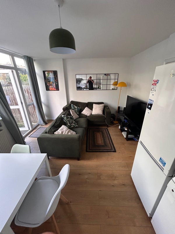 Room Deeley Road in Greater London