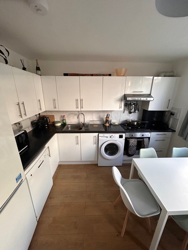 Room Deeley Road in Greater London