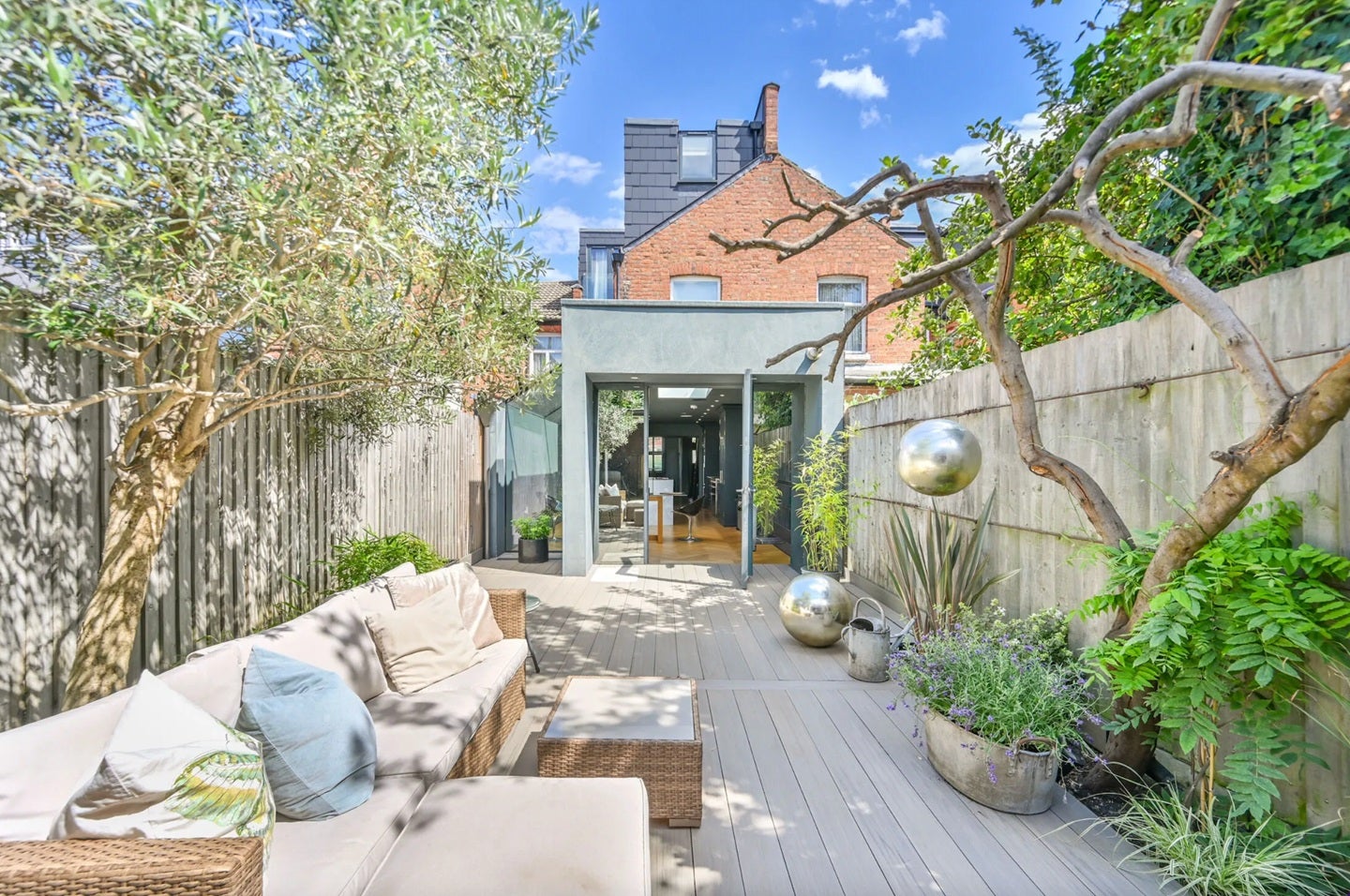 House Harlesden Gardens in Greater London