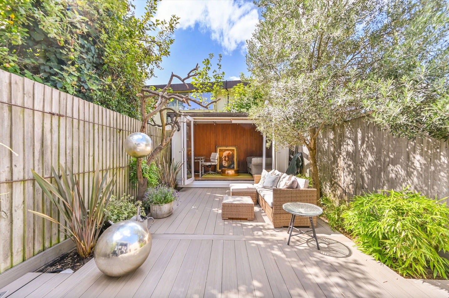 House Harlesden Gardens in Greater London