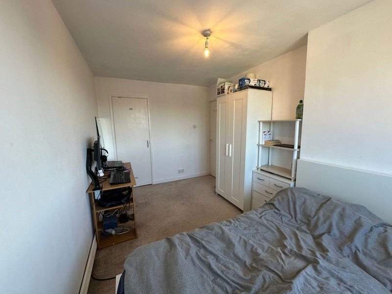 Room Clapton Square in Greater London