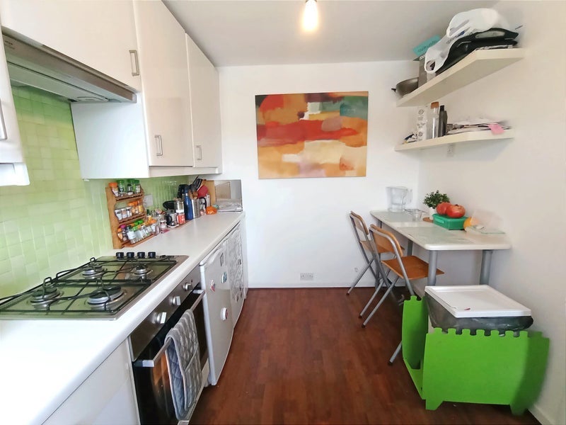 Room Clapton Square in Greater London