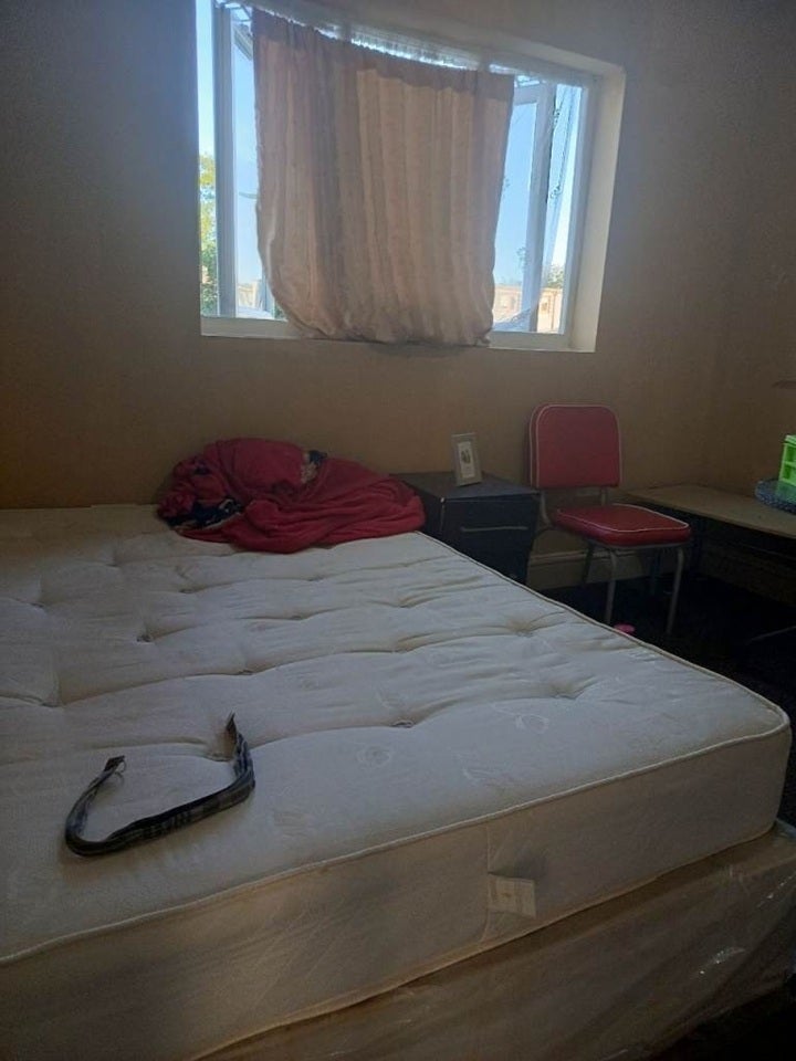 Room Mayfair Avenue in Greater London