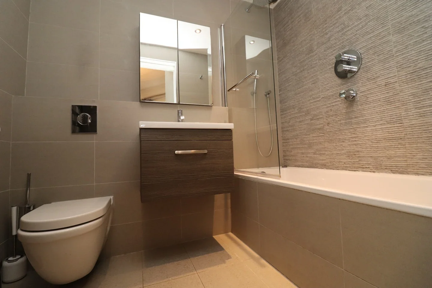 Room Fordwych Road in Greater London