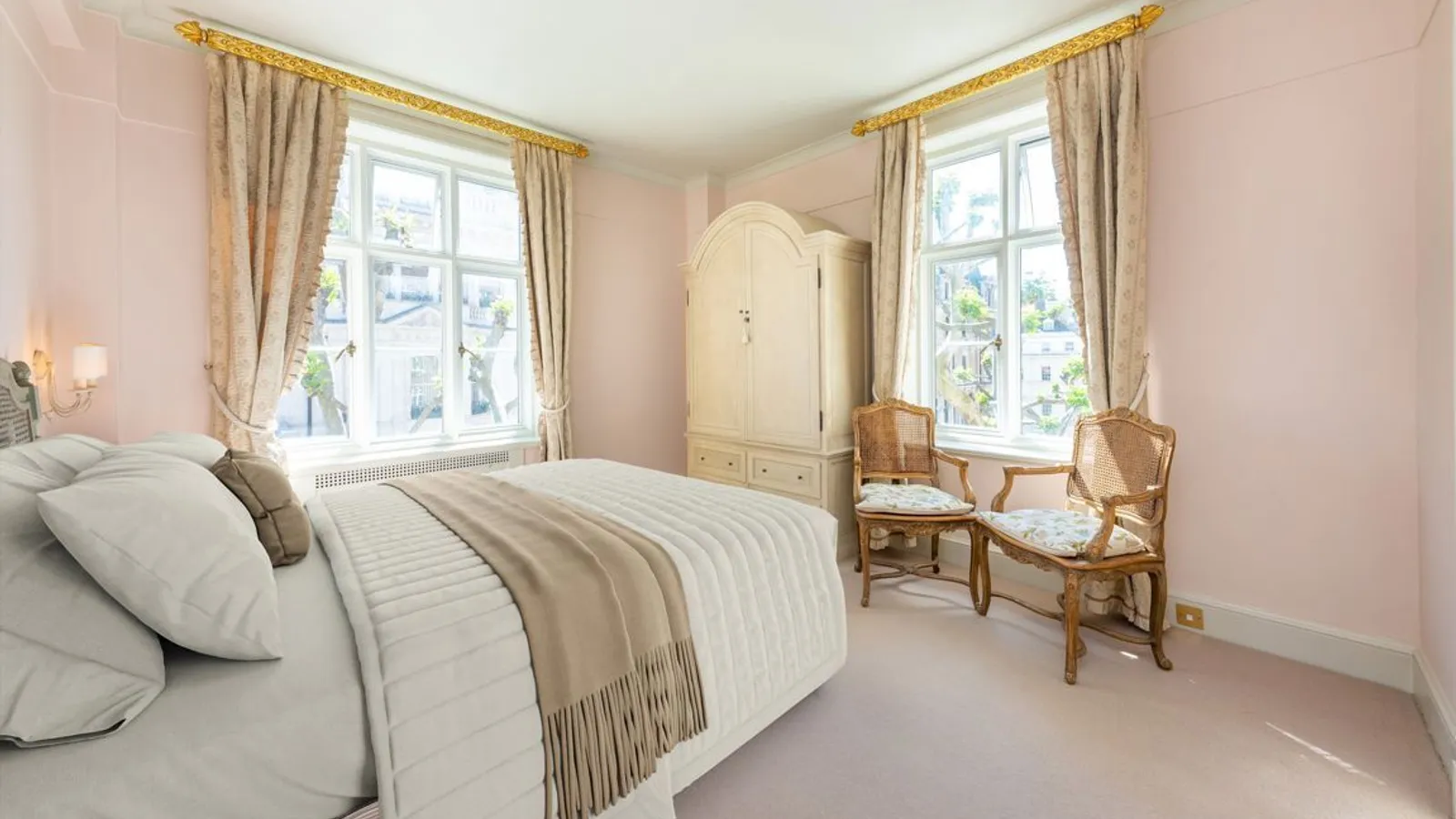 Flat Chesterfield Gardens in City of Westminster