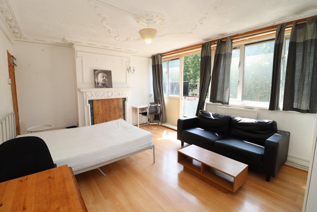 Room Globe Road in Greater London