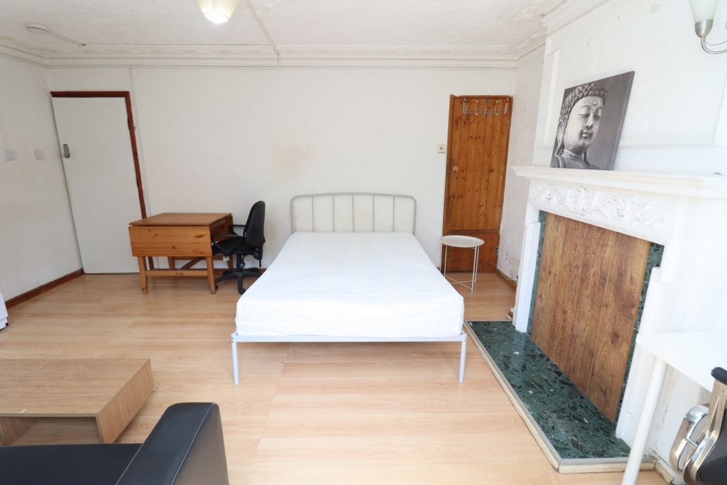 Room Globe Road in Greater London