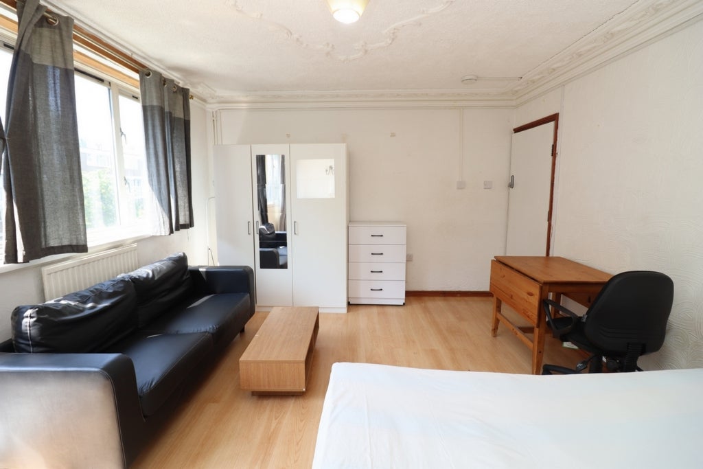 Room Globe Road in Greater London