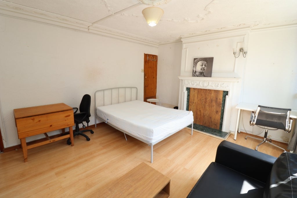 Room Globe Road in Greater London