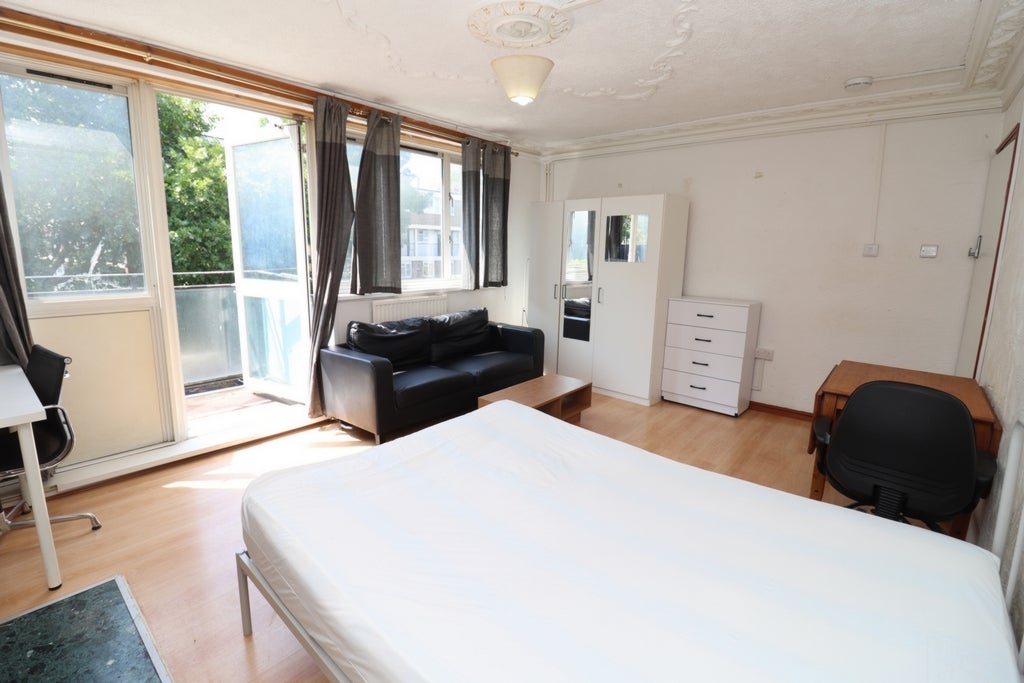 Room Globe Road in Greater London