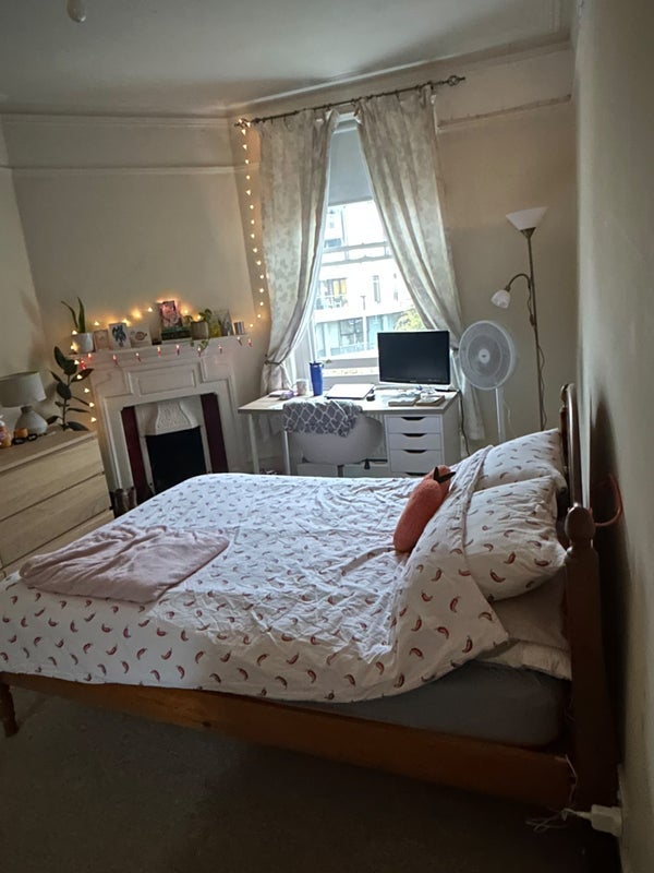 Room Oakhill Road in Greater London