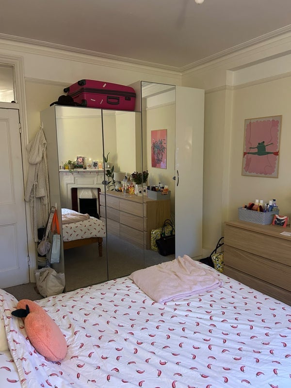 Room Oakhill Road in Greater London