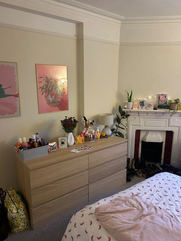 Room Oakhill Road in Greater London