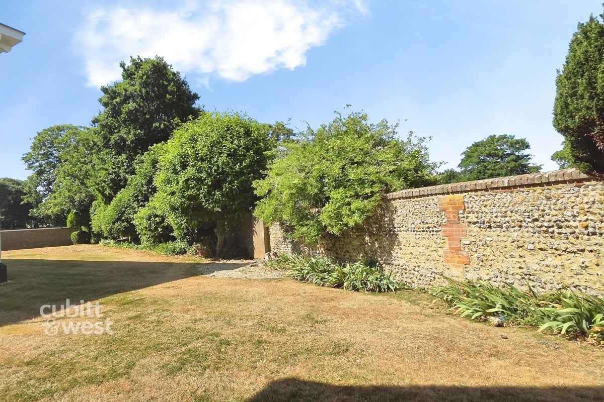 Flat Brooker's Road in Billingshurst