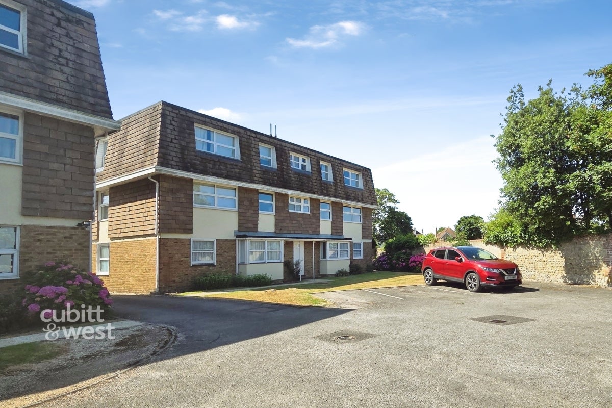 Flat Brooker's Road in Billingshurst