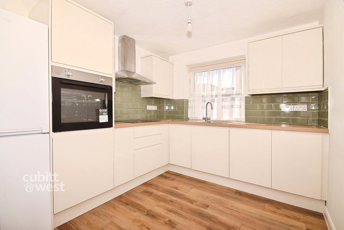 Flat Brooker's Road in Billingshurst