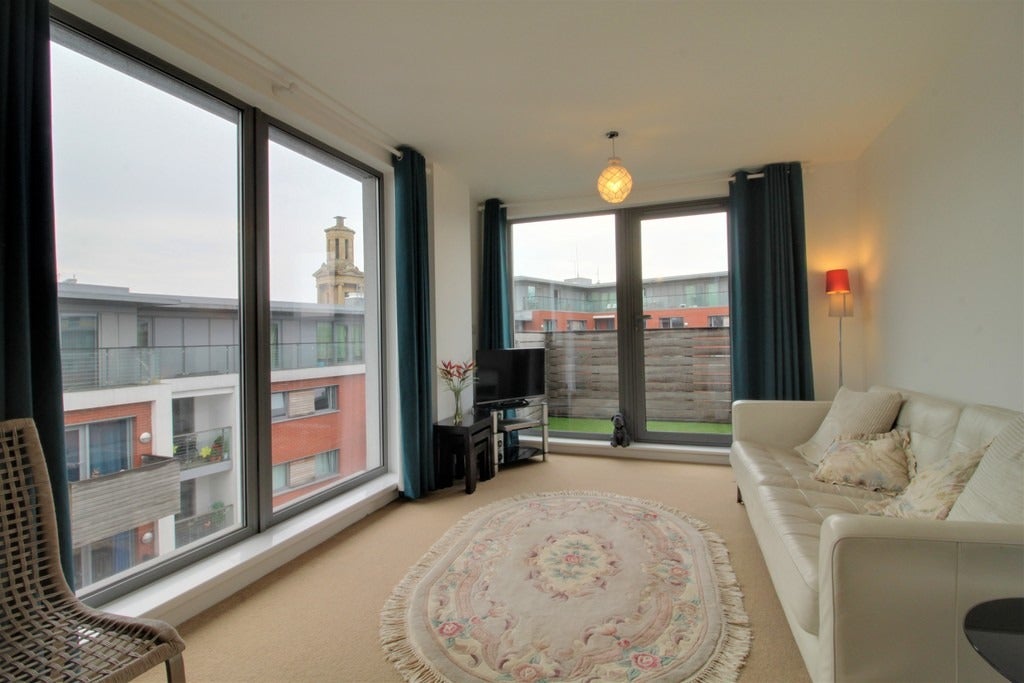 Flat Queens Hospital Close in Birmingham