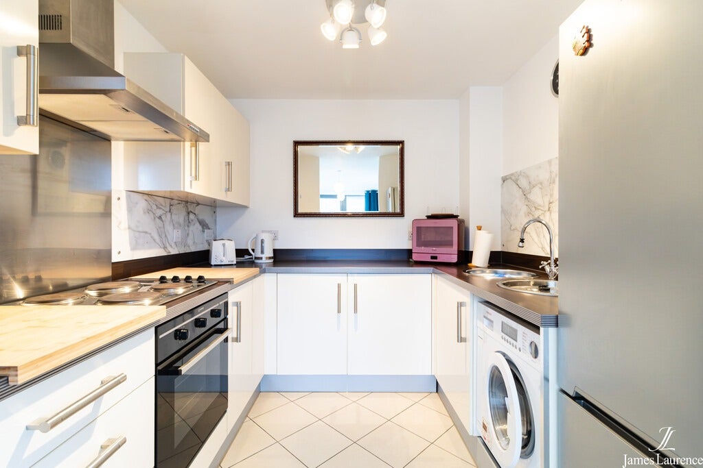 Flat Queens Hospital Close in Birmingham