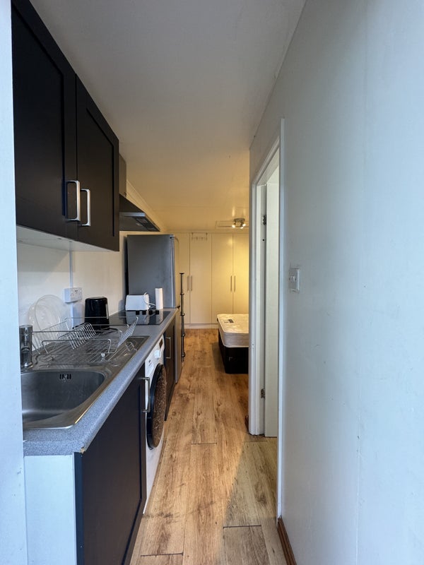 Room Whitby Road in Slough