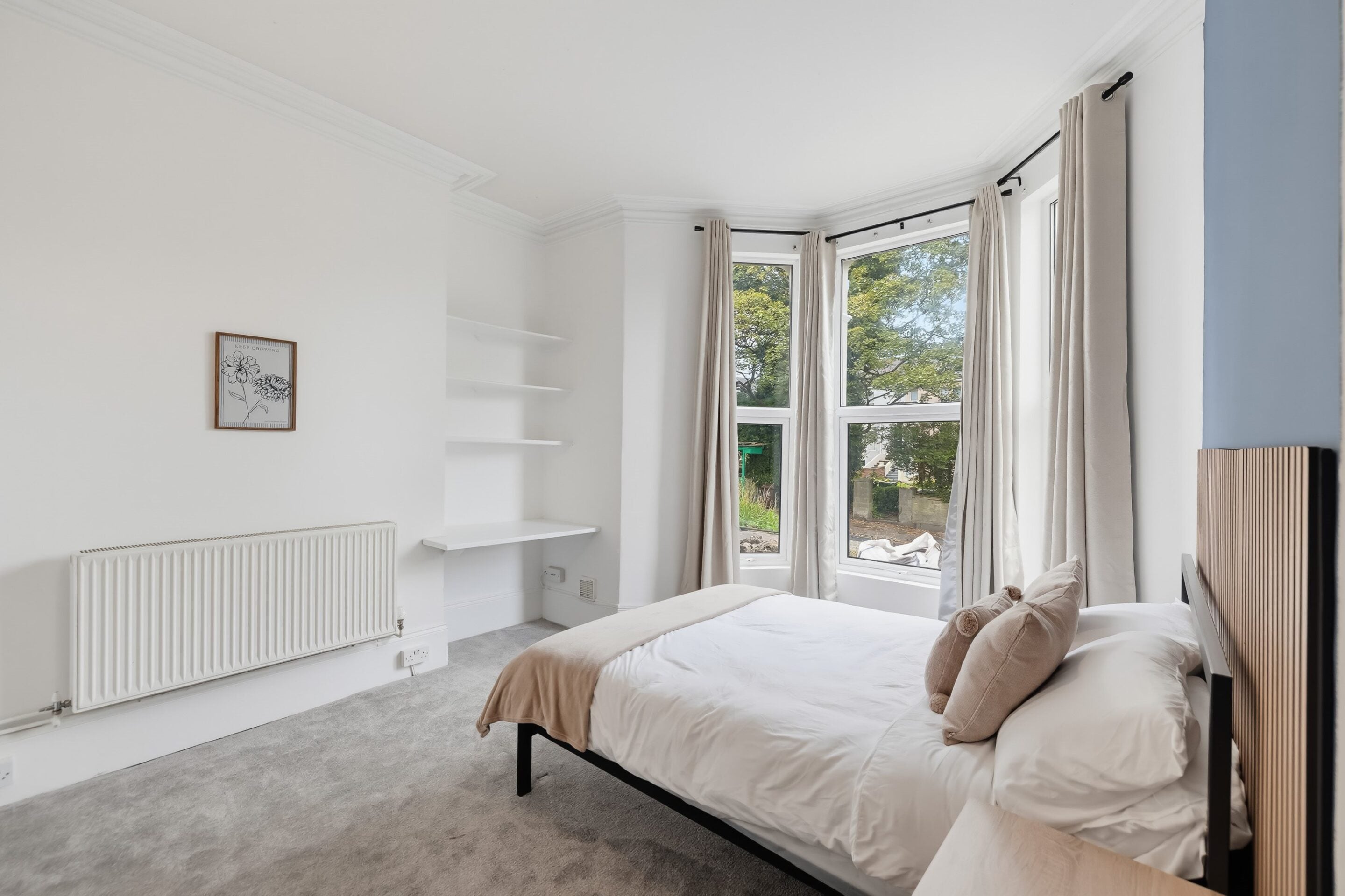 Room Alexandra Road in Plymouth