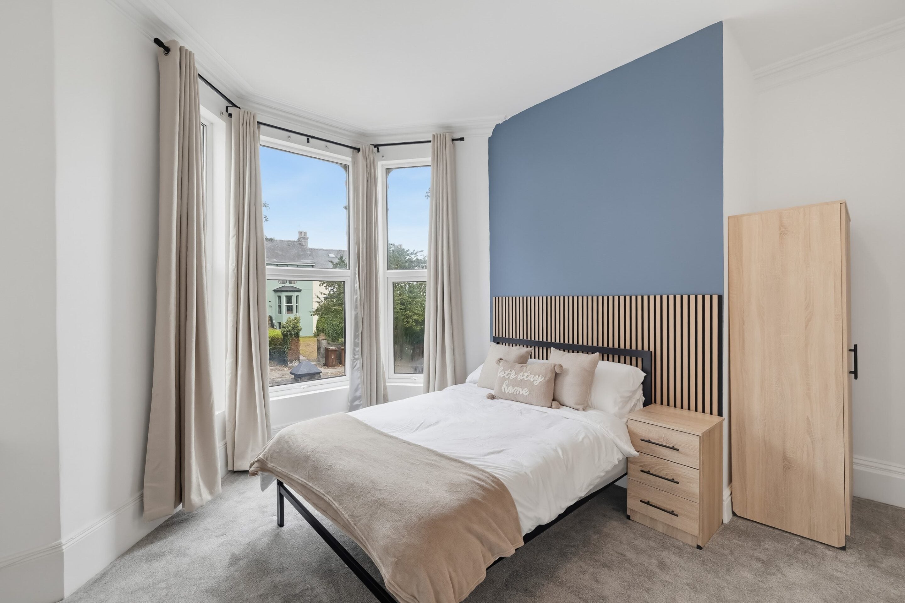 Room Alexandra Road in Plymouth