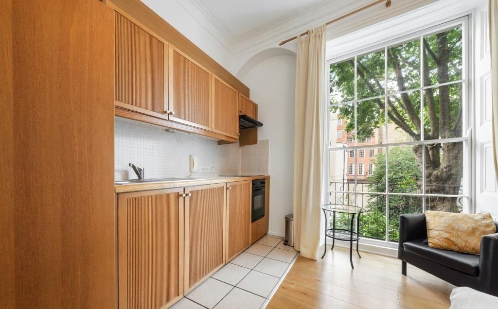 Flat Cartwright Gardens in Greater London