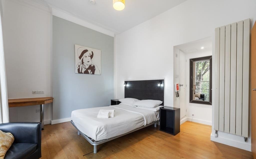 Flat Cartwright Gardens in Greater London