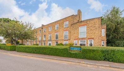 Flat Duke Humphrey Road in London
