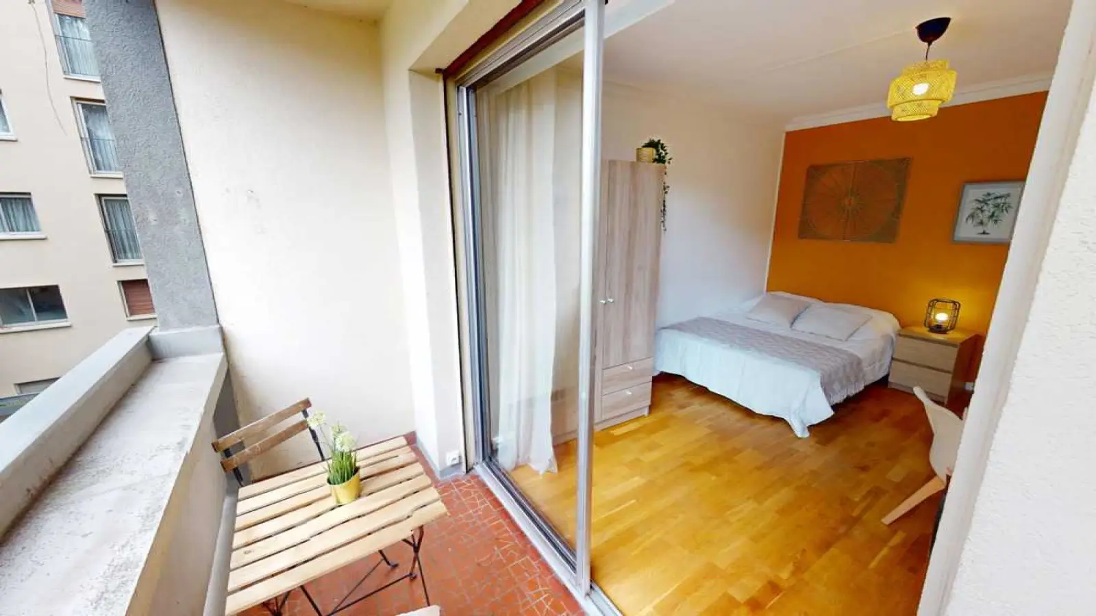 Room Rue Guersant in Paris