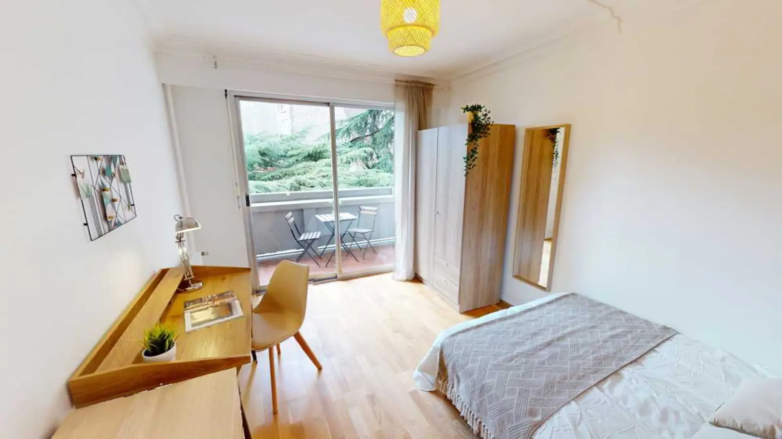Room Rue Guersant in Paris