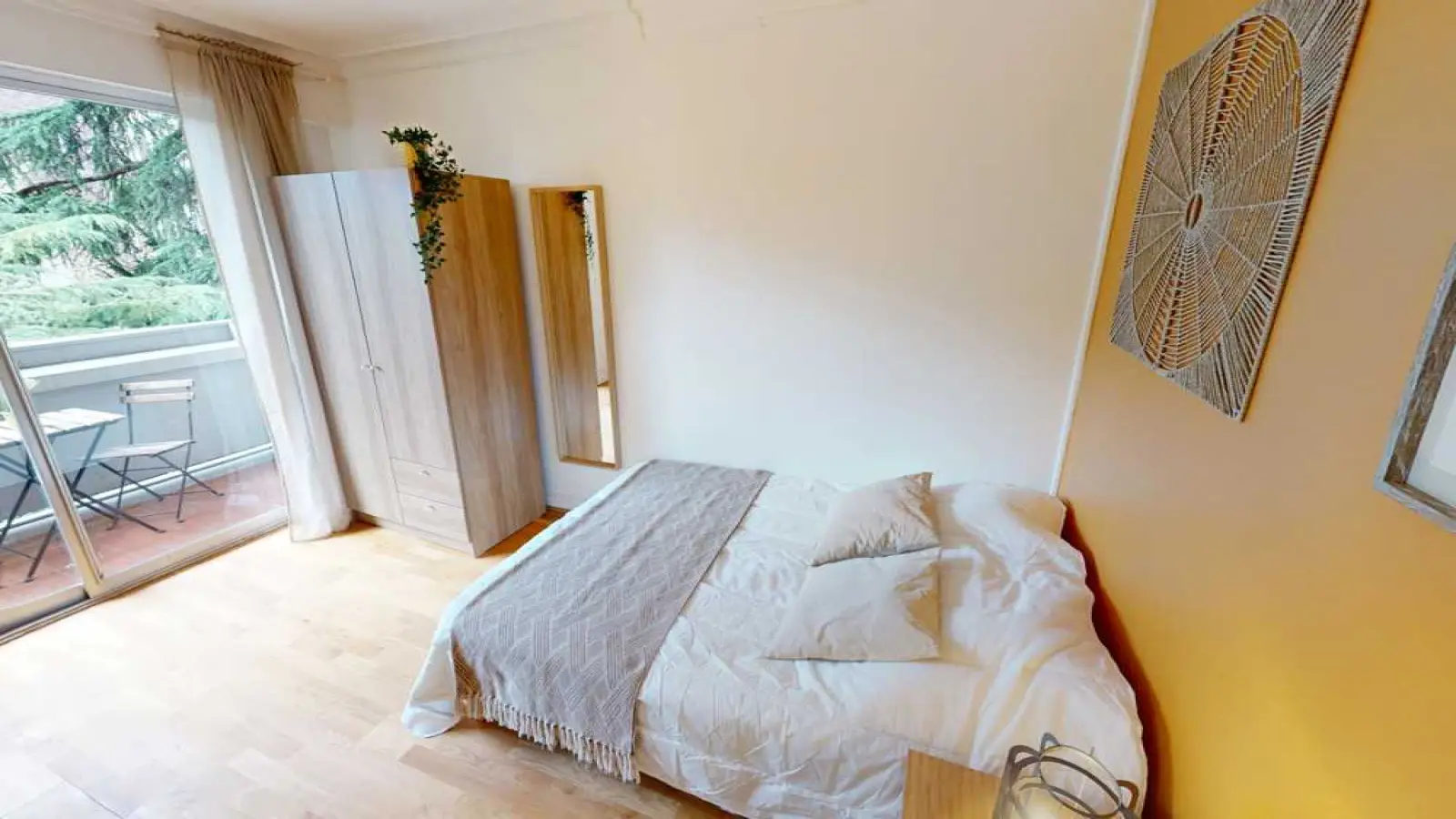 Room Rue Guersant in Paris