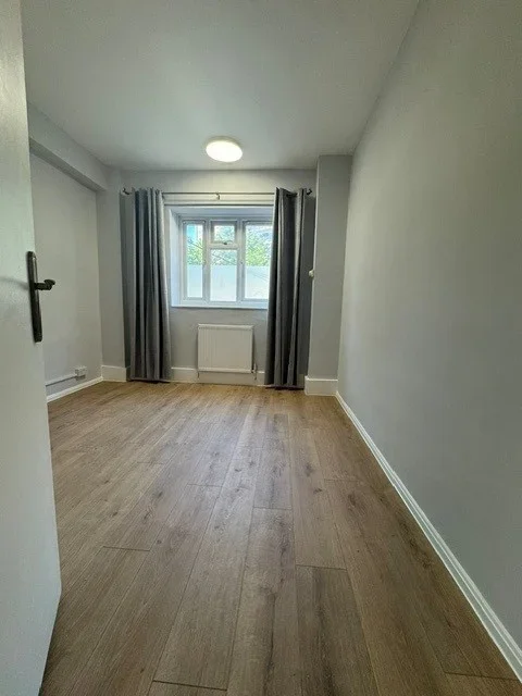 Flat Brockham Drive in Greater London