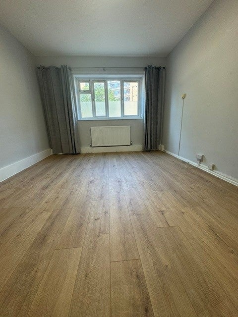 Flat Brockham Drive in Greater London