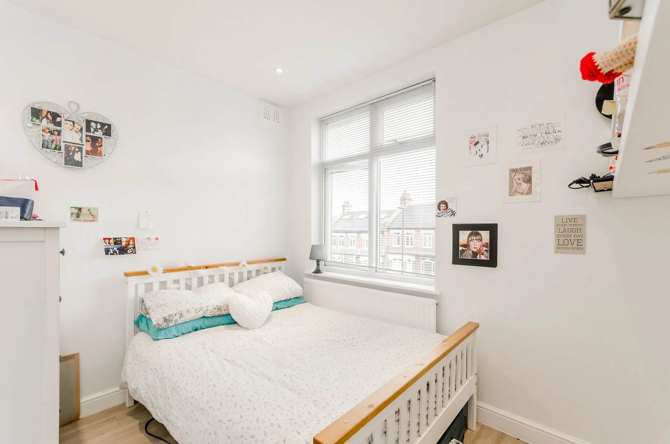 Flat Brownlow Road in Greater London