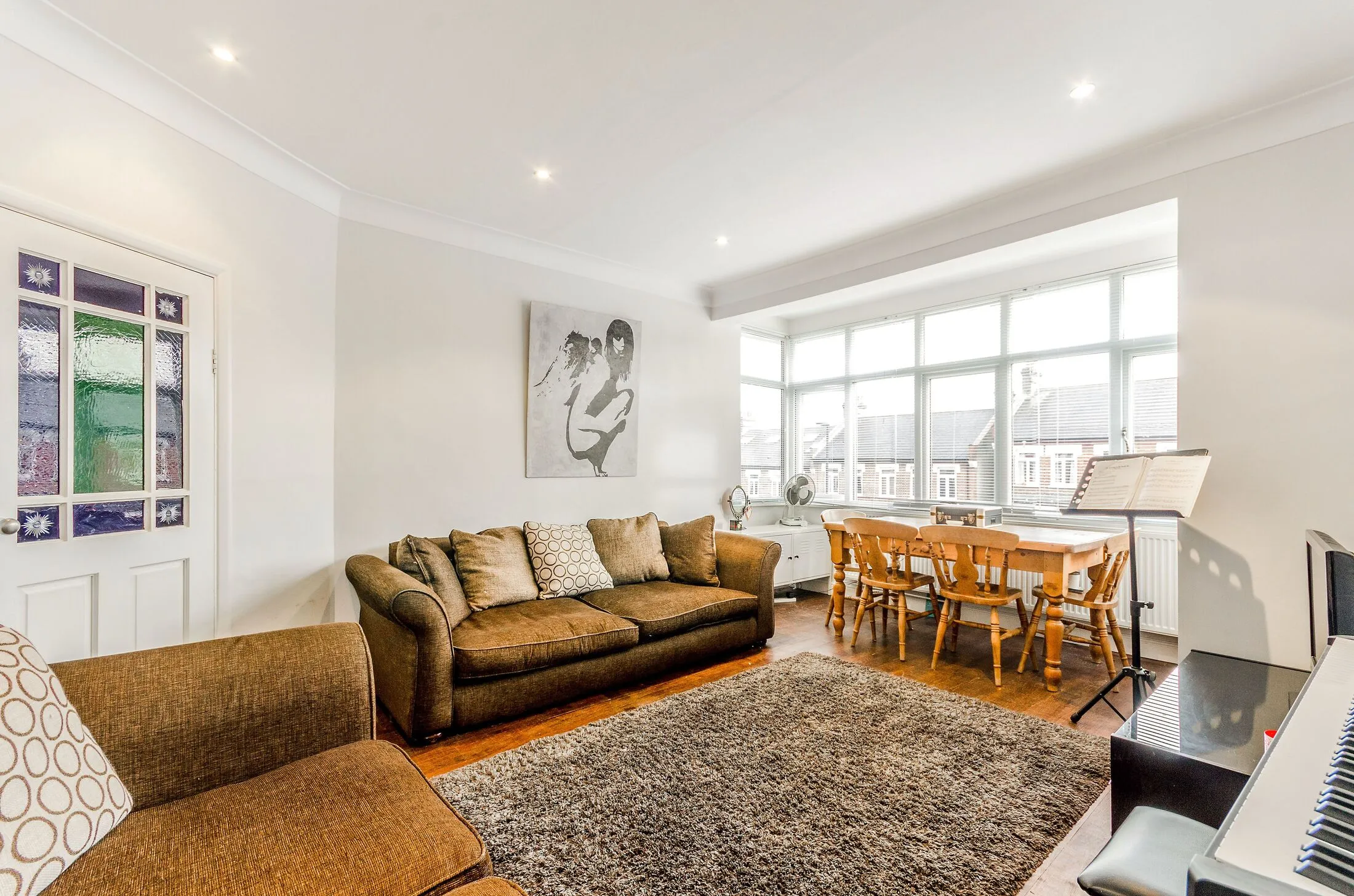 Flat Brownlow Road in Greater London